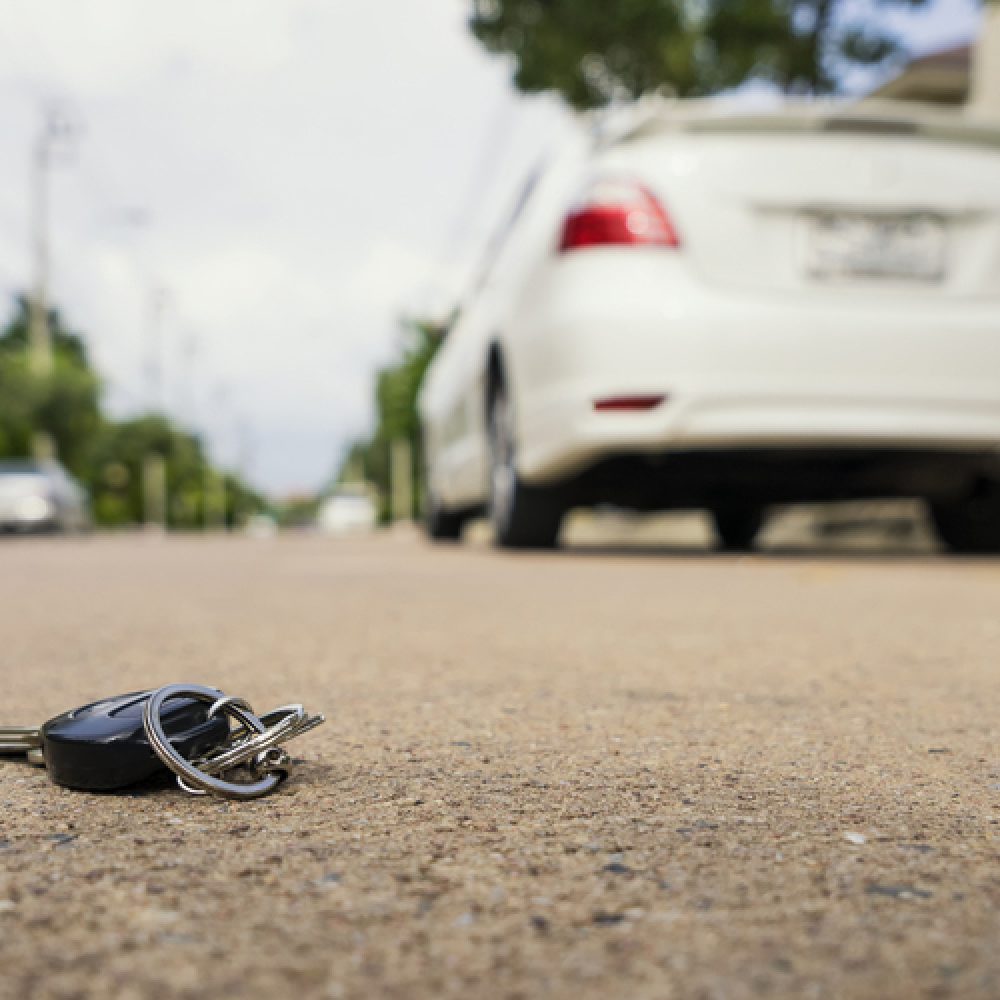 car-keys-left-on-street